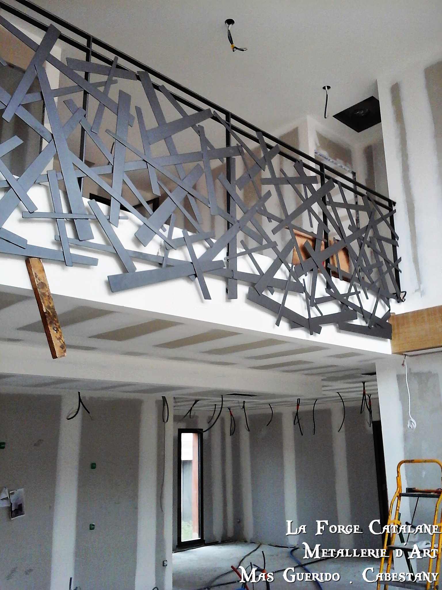 garde corps lames tole entrecroisees surepaisseur finition thermolaquage forge catalane .jpg